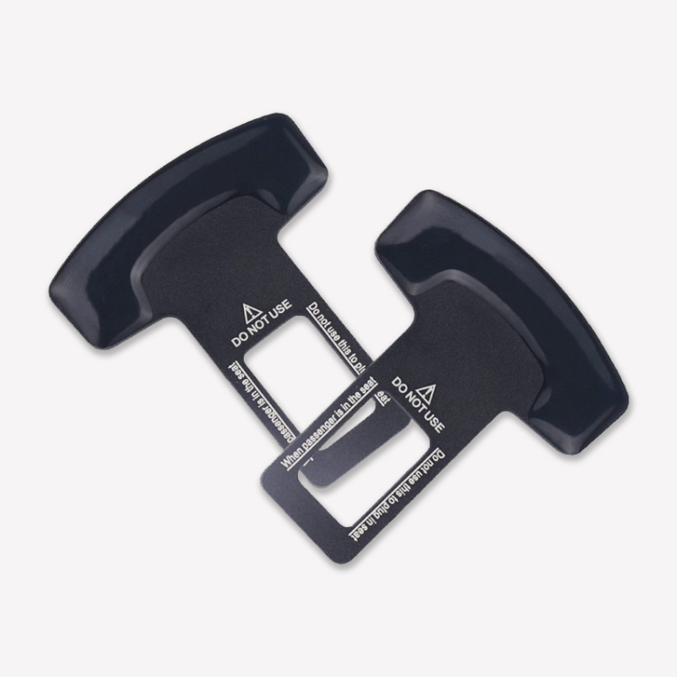 معالج حزام أمان لون أسود بالطقم 