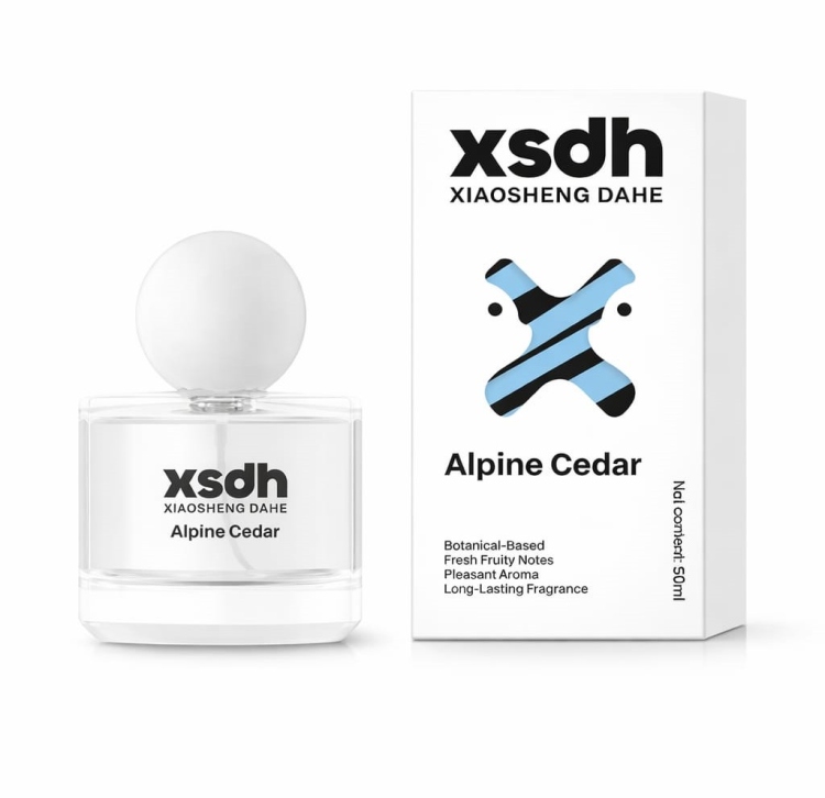 عطر أنيق ومنعش بتركيبة مستوحاة من الطبيعة، يجمع بين نفحات خشب الأرز الجبلي مع لمسة فواكه خفيفة  ✨