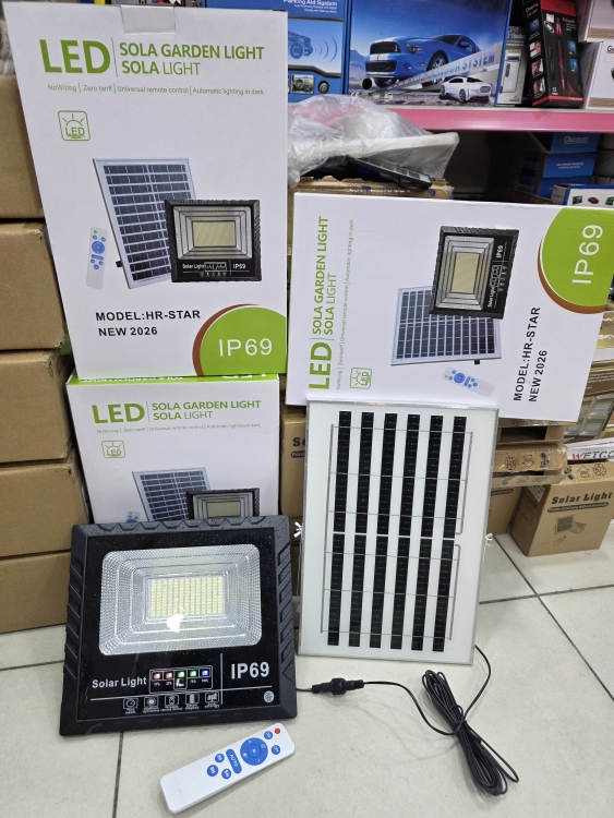 كشاف طاقة شمسية مع ريموت كنترول 