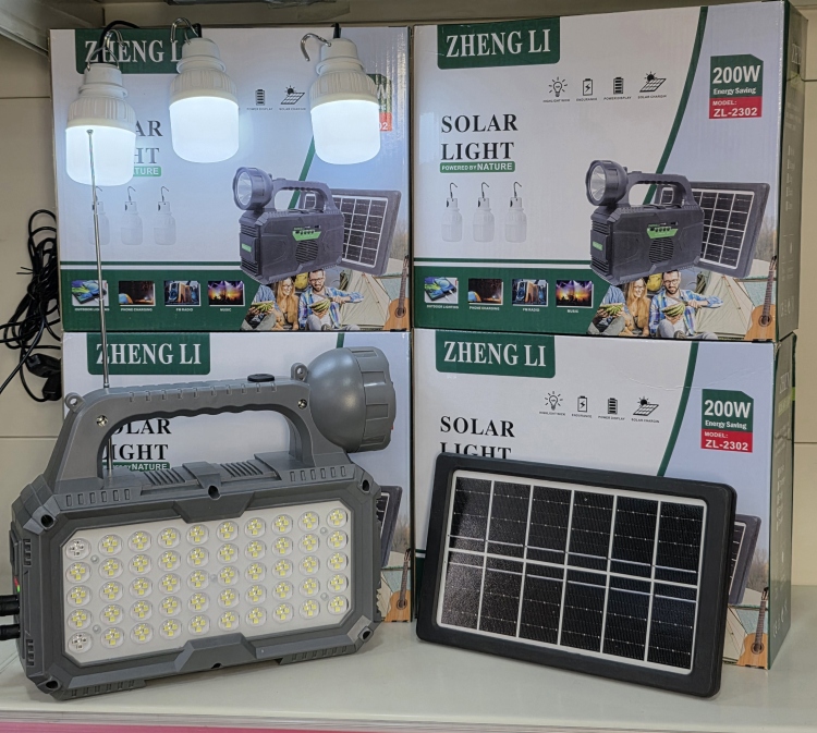 بوربانك على الطاقة الشمسية مع سماعة وراديو ولمبات ليد حجم كبير 