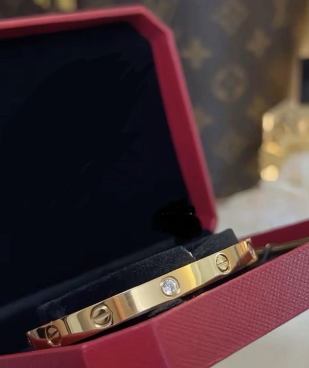اسوارة كارتير مختومة مع علبة البراند 