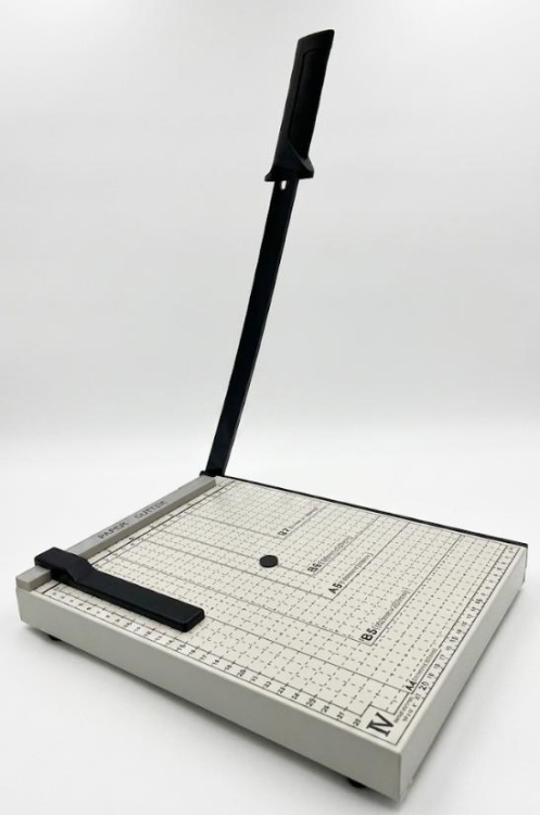 مفصله لقص الورق