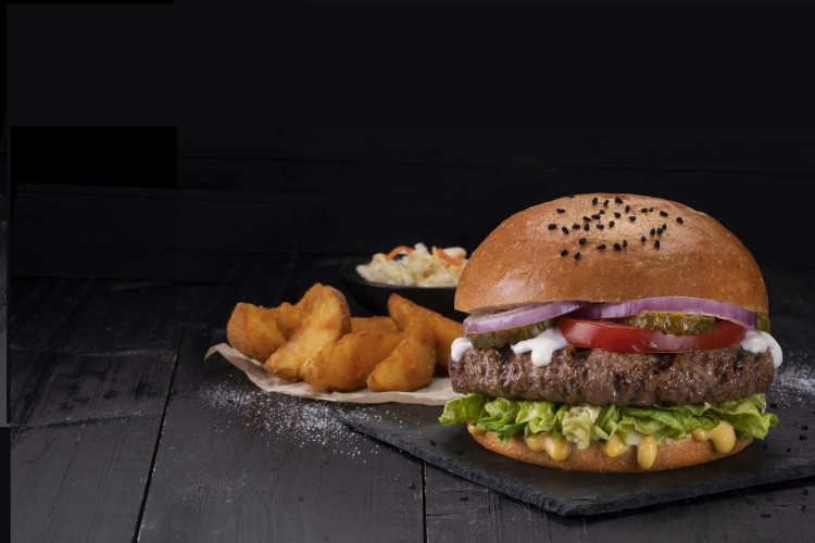 نبيل برغر بقري عملاق