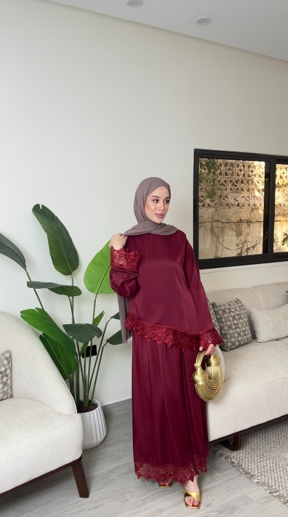 طقم تنورة دانتيل 