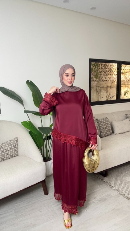 طقم تنورة دانتيل 