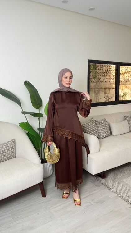 طقم تنورة دانتيل 