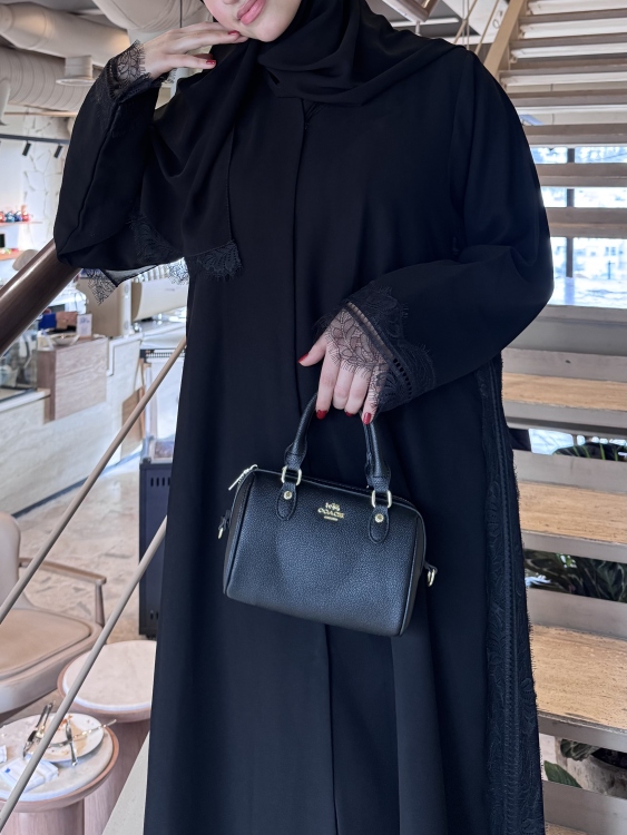 عباية أسود دانتيل ✨