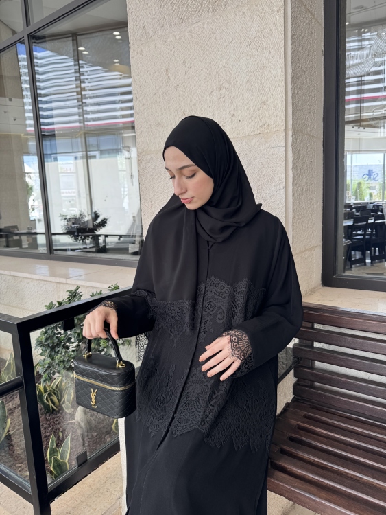 عباية دانتيل نوار 