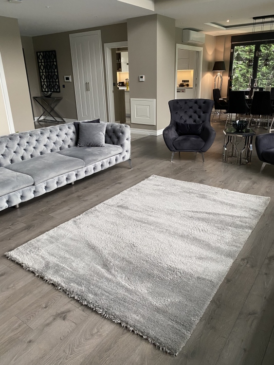 This rug is Microfiber produced with polyester thread with high technology with its super soft button and dust-free feature.