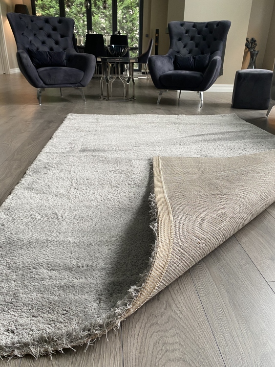 This rug is Microfiber produced with polyester thread with high technology with its super soft button and dust-free feature.