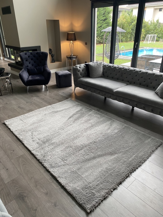 This rug is Microfiber produced with polyester thread with high technology with its super soft button and dust-free feature.