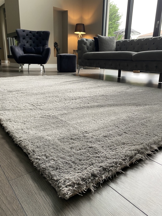This rug is Microfiber produced with polyester thread with high technology with its super soft button and dust-free feature.