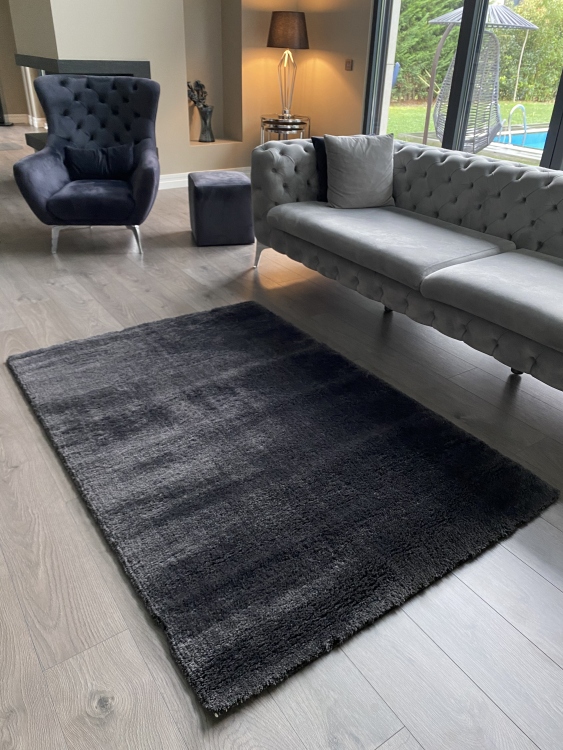 This rug is Microfiber produced with polyester thread with high technology with its super soft button and dust-free feature.