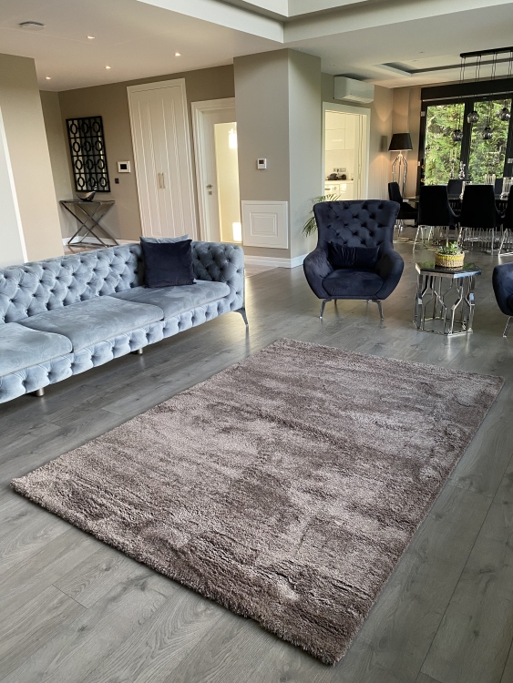 This rug is Microfiber produced with polyester thread with high technology with its super soft button and dust-free feature.
