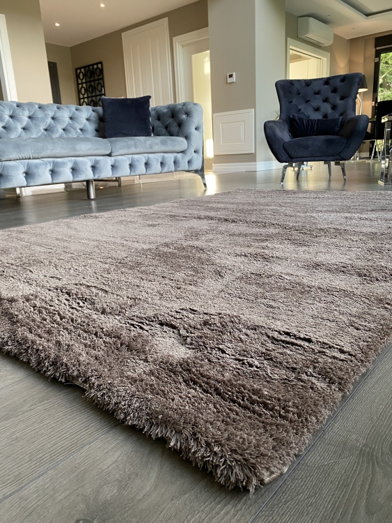 This rug is Microfiber produced with polyester thread with high technology with its super soft button and dust-free feature.