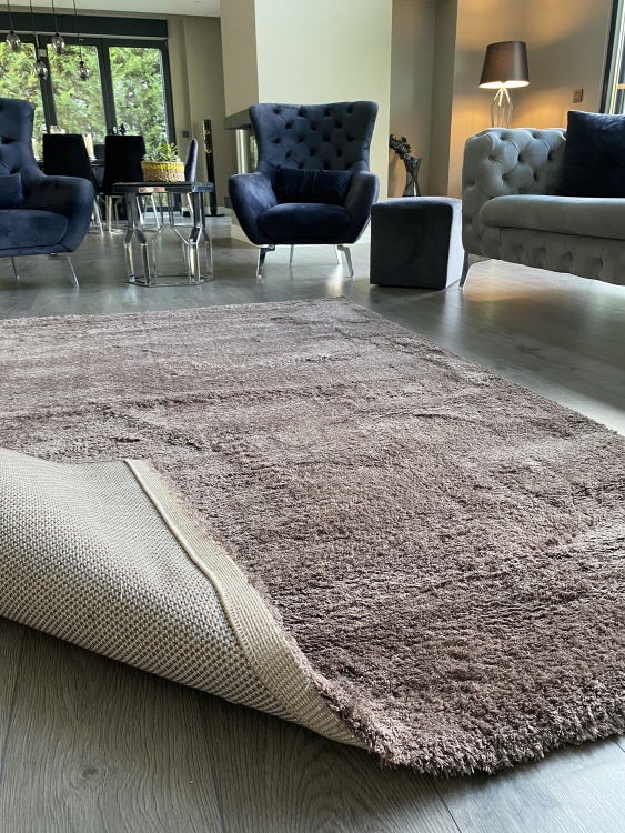 This rug is Microfiber produced with polyester thread with high technology with its super soft button and dust-free feature.