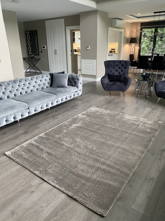 This rug is Microfiber produced with polyester thread with high technology with its super soft button and dust-free feature.