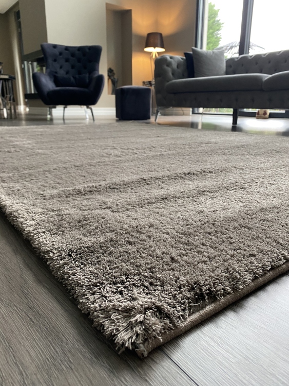 This rug is Microfiber produced with polyester thread with high technology with its super soft button and dust-free feature.