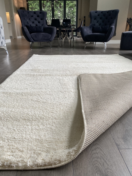 This rug is Microfiber produced with polyester thread with high technology with its super soft button and dust-free feature.