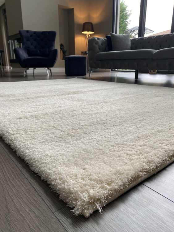 This rug is Microfiber produced with polyester thread with high technology with its super soft button and dust-free feature.
