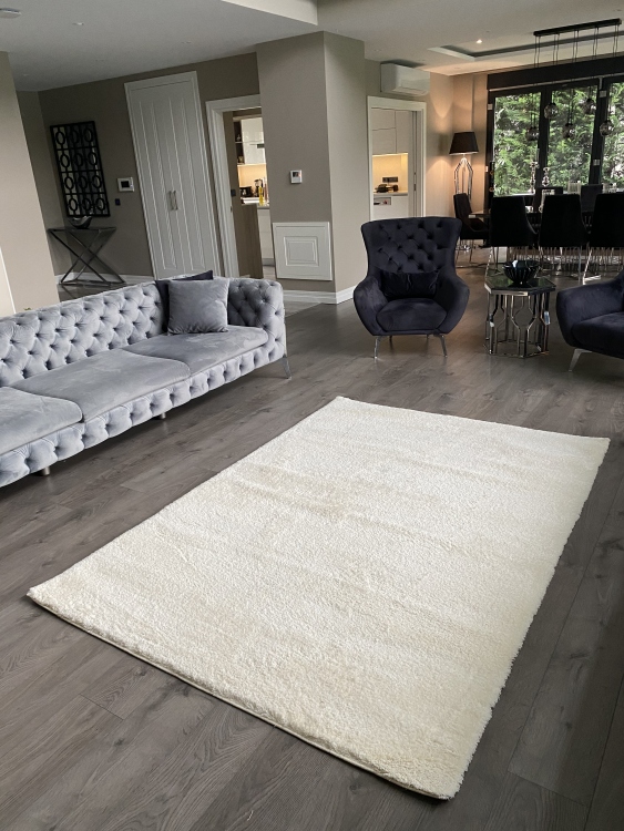 This rug is Microfiber produced with polyester thread with high technology with its super soft button and dust-free feature.