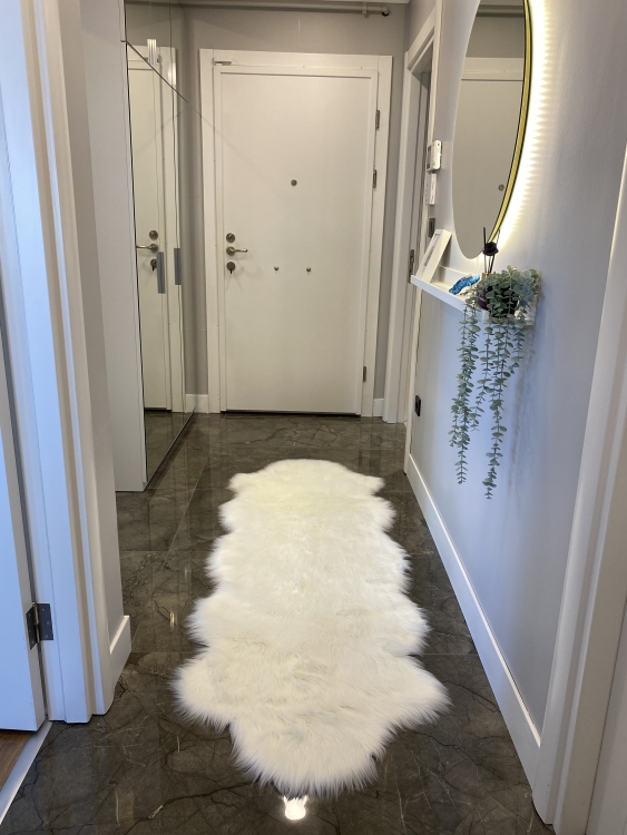 Shaggy white rug