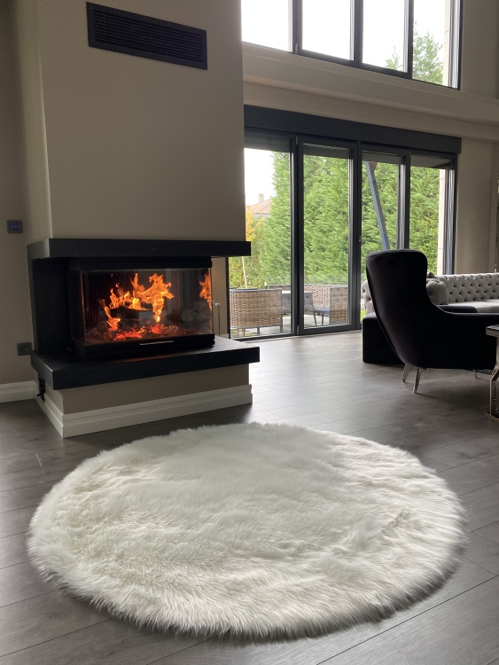 Shaggy white rug