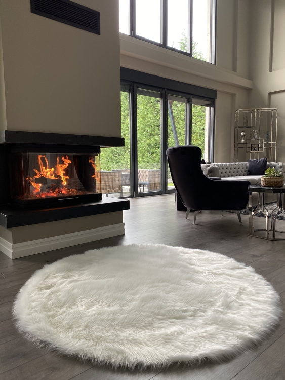 Shaggy white rug