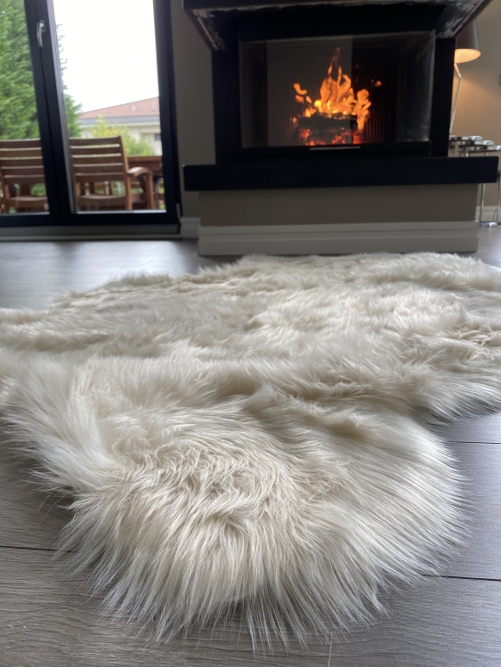 Shaggy beige rug