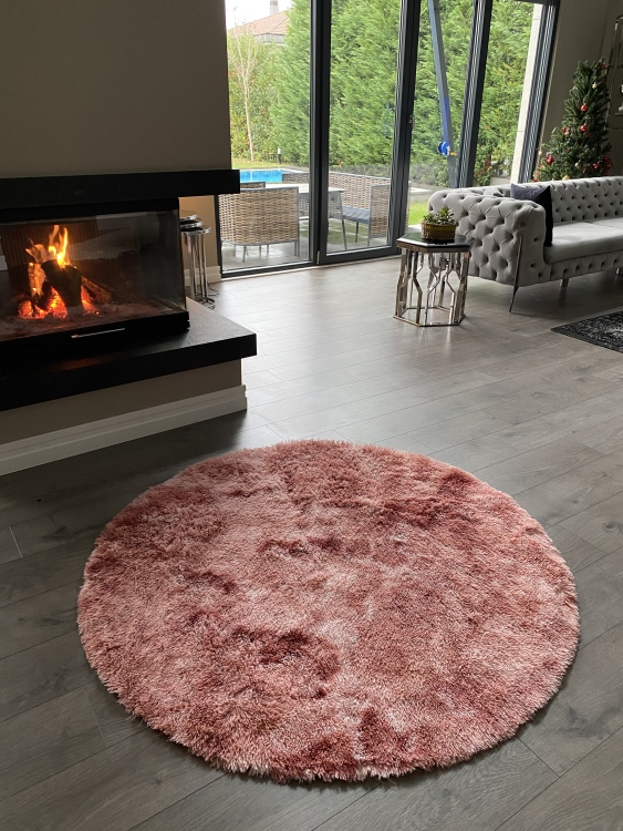 Shaggy pink rug