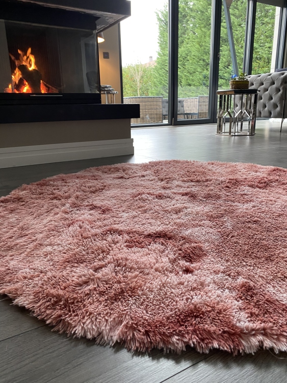 Shaggy pink rug