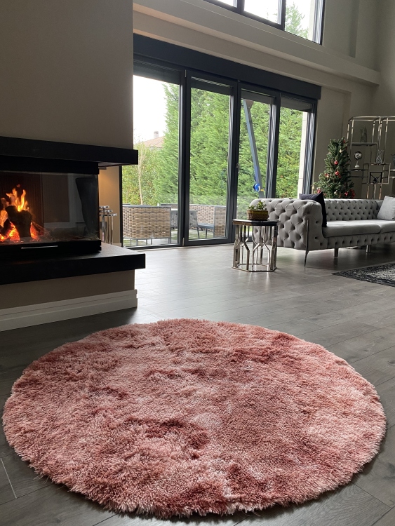 Shaggy pink rug