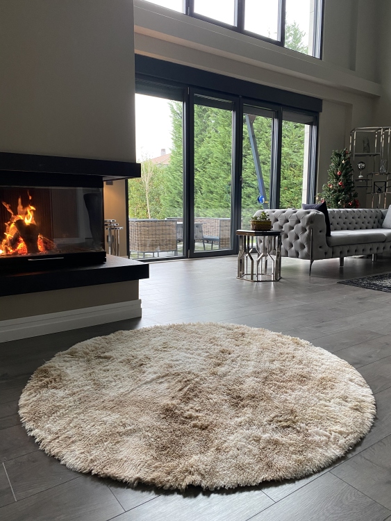 Shaggy beige rug