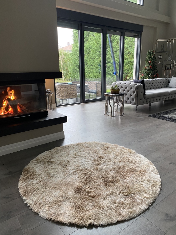 Shaggy beige rug