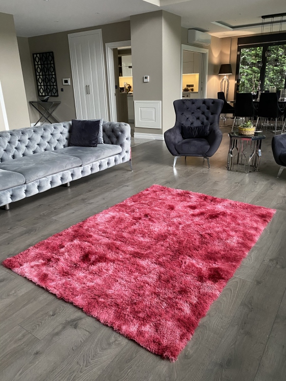 Shaggy red rug