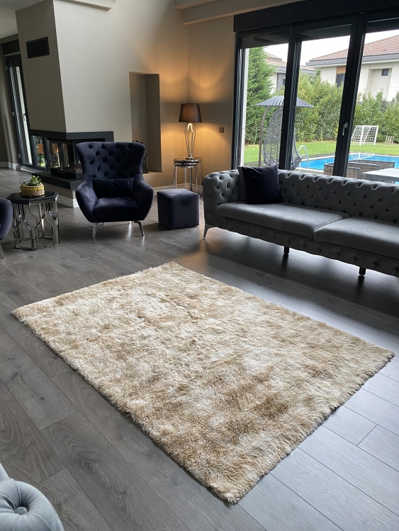 Shaggy beige rug