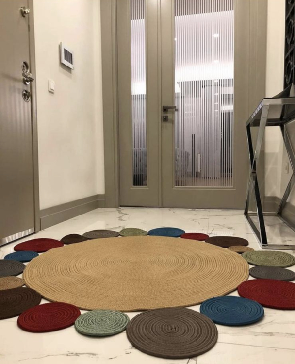 Experience the luxurious feel of a handmade natural jute rug with its high-quality fibers and unique designs.