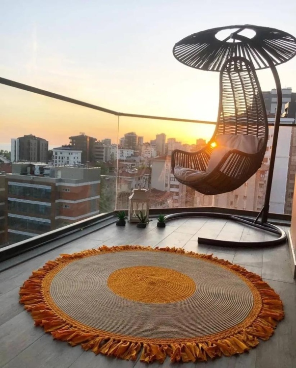 Experience the luxurious feel of a handmade natural jute rug with its high-quality fibers and unique designs.