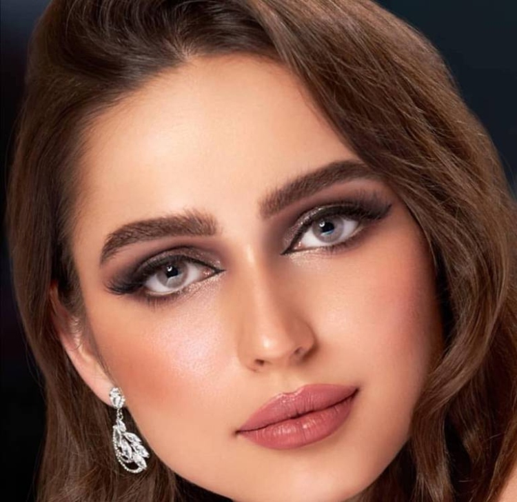 سموكي جراي 