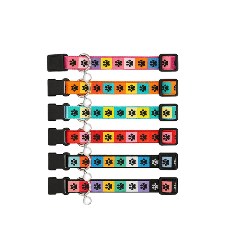 أطواق قماشية للقطط بنقوش عصرية