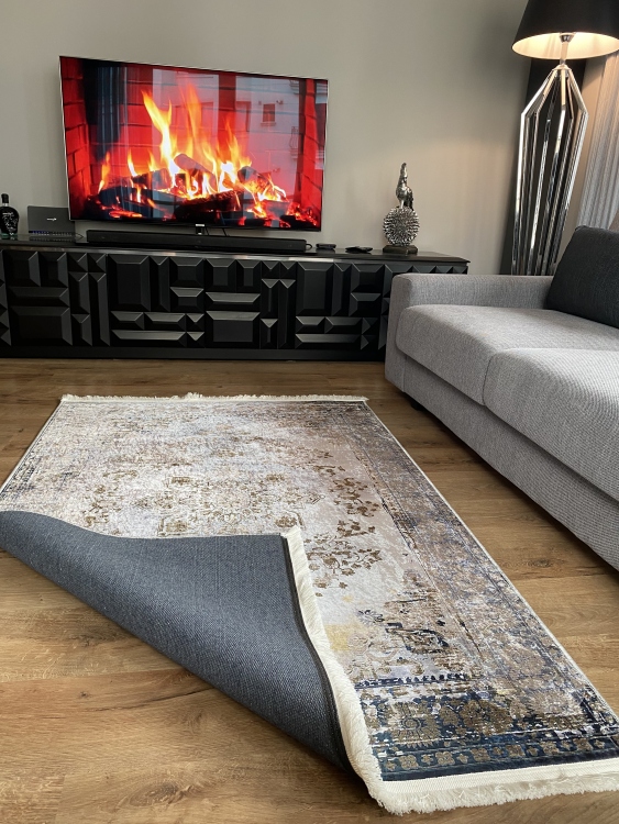 This printed velvet cloth weaving base rug has a soft texture, and a bold and stylish design