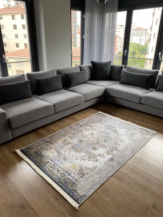 This printed velvet cloth weaving base rug has a soft texture, and a bold and stylish design