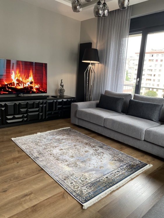 This printed velvet cloth weaving base rug has a soft texture, and a bold and stylish design