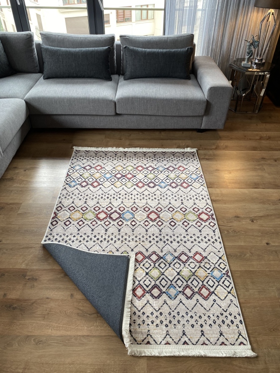 This printed velvet cloth weaving base rug has a soft texture, and a bold and stylish design