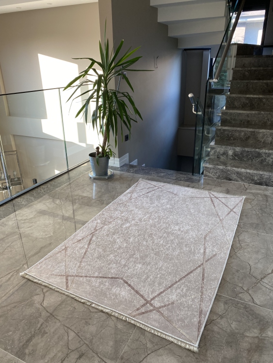 This printed velvet cloth weaving base rug has a soft texture, and a bold and stylish design