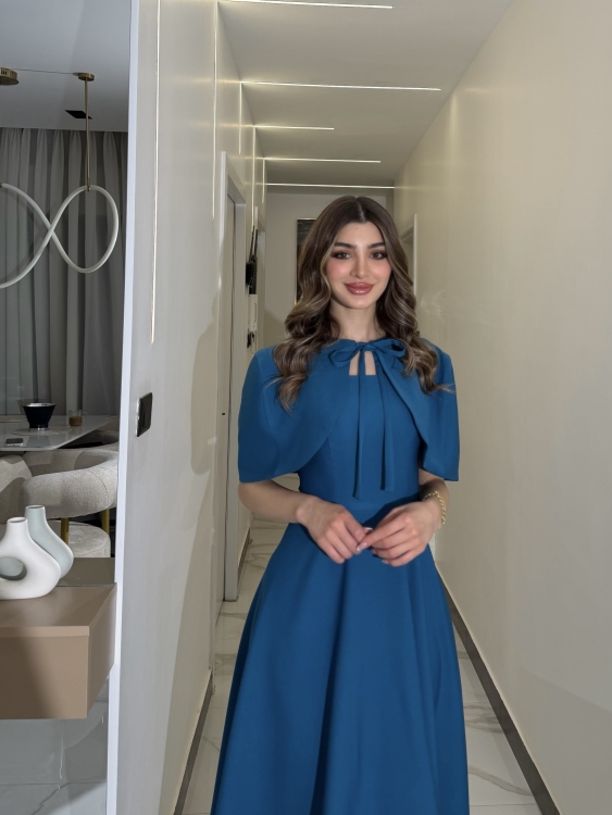 تريكواز     Elegant Midi Dress with Shoulder Cape