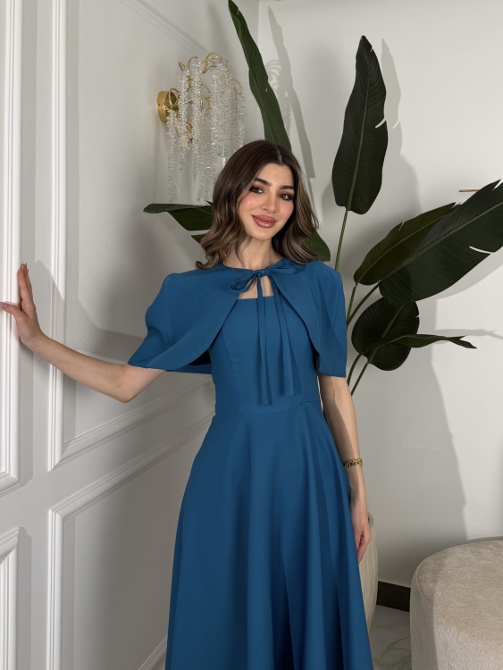 تريكواز     Elegant Midi Dress with Shoulder Cape