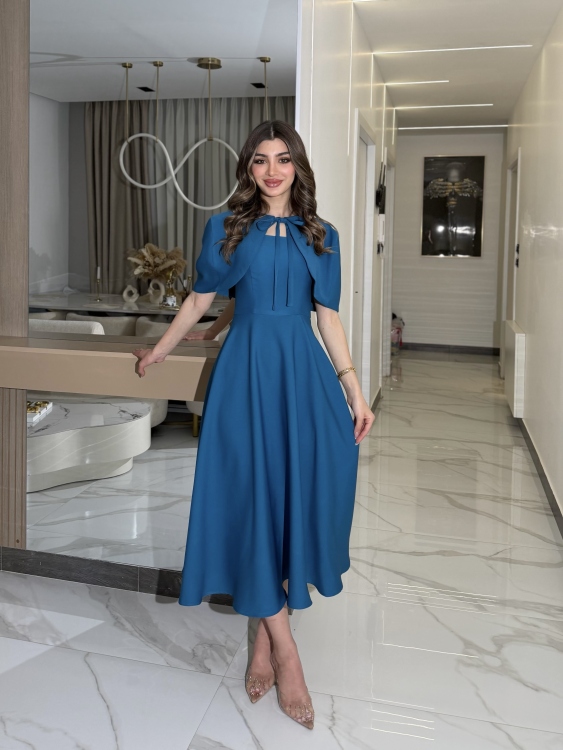 تريكواز     Elegant Midi Dress with Shoulder Cape