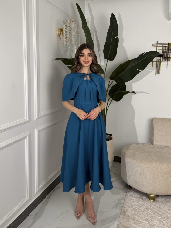 تريكواز     Elegant Midi Dress with Shoulder Cape
