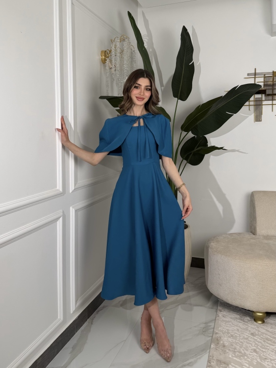 تريكواز     Elegant Midi Dress with Shoulder Cape